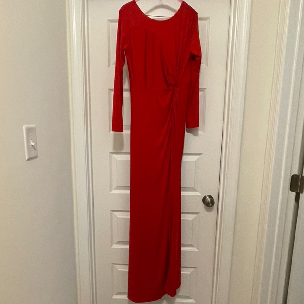 EUC Beautiful Red Gown, Long sleeve, scoop neck, W/thigh high slit on the left